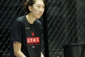 加油！韩旭晒训练小记：对抗后连续上演梦幻脚步+勾手